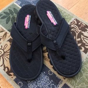 Skechers flip flops sz 10